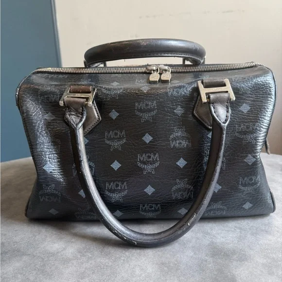MCM Black Monogram Leather Satchel with Snakeskin and Lion Motif - Picture 4 of 9